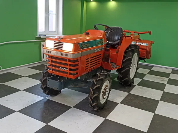 Мини-трактор Kubota L1-205