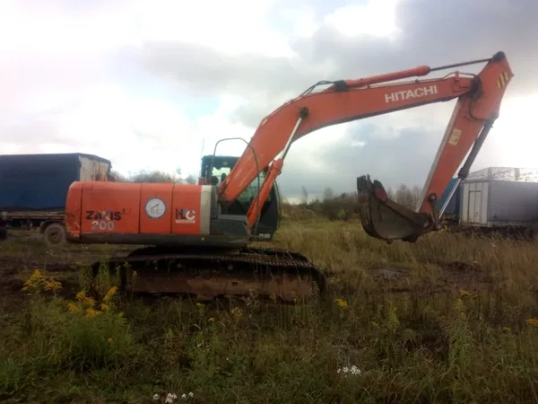 Гусеничный экскаватор Hitachi ZX-200-3