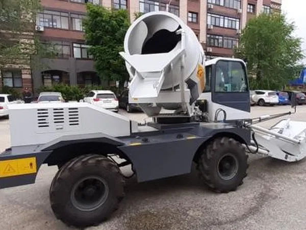 Самоходный бетоносмеситель YUGONG SDM1500
