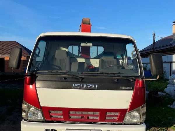 Бортовой грузовик с КМУ ISUZU NQR
