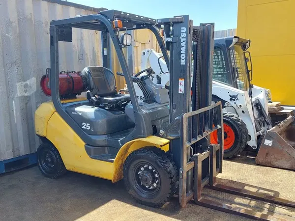 Вилочный погрузчик Komatsu FG25T-17