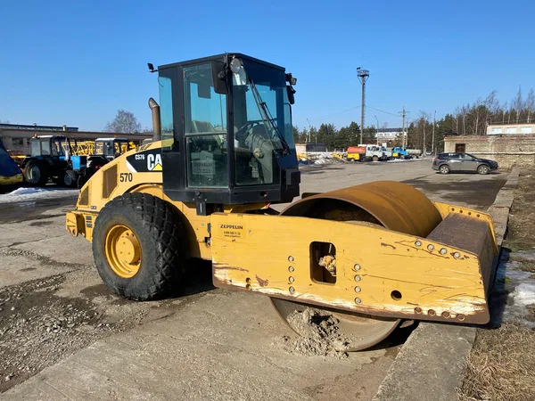 Грунтовый каток Caterpillar CS76