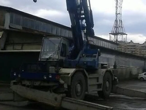 Самоходный кран Komatsu LW250