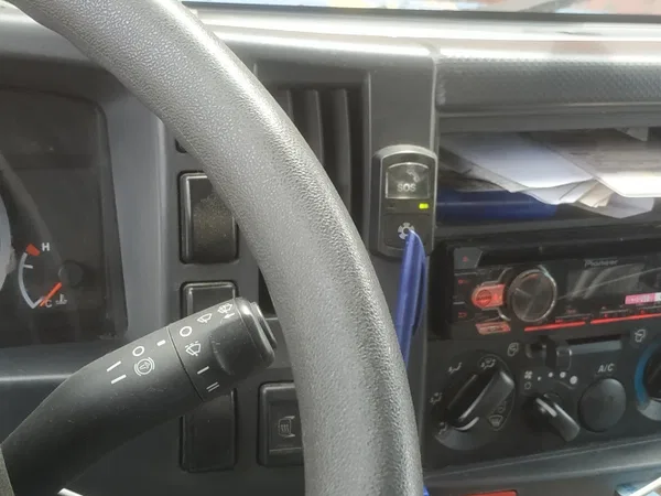 Тентованный автомобиль Isuzu Elf (N-series)
