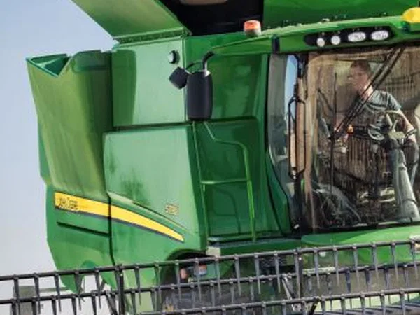 Зерноуборочный комбайн John Deere S760