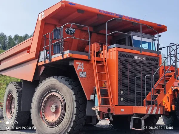 Карьерный самосвал Hitachi EH-1700