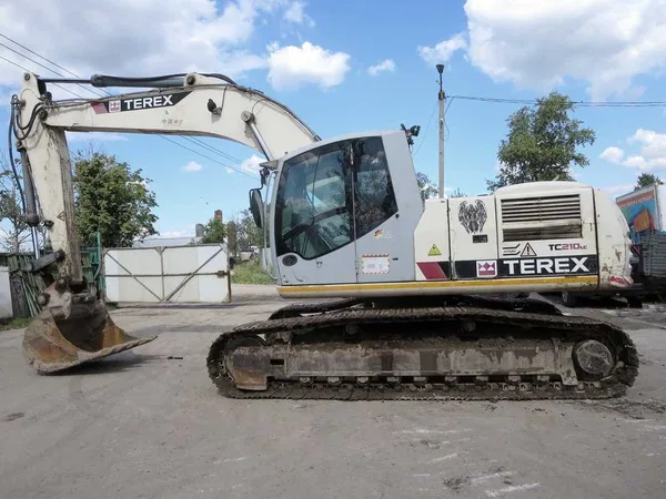 Гусеничный экскаватор Terex TC 210 LC