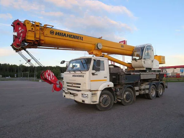 Автокран Ивановец КС-65740-6 на шасси КамАЗ