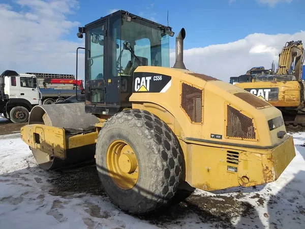 Грунтовый каток Caterpillar CS56