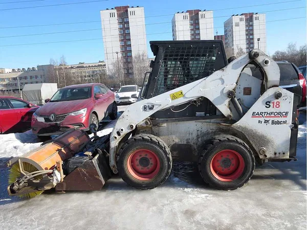 Мини-погрузчик Bobcat Earthfoce S18