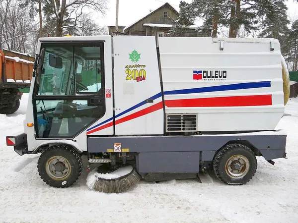 Вакуумная подметально-уборочная машина DULEVO 200 QUATTRO EU4