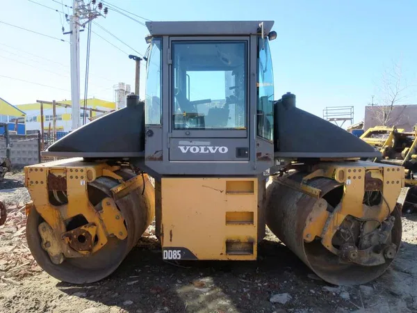 Двухвальцовый каток Volvo DD85-1