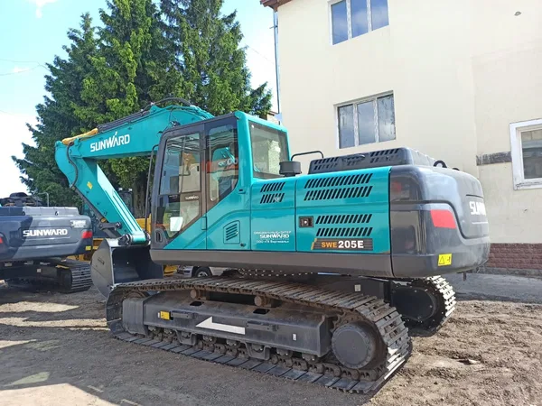 Гусеничный экскаватор Sunward SWE205E