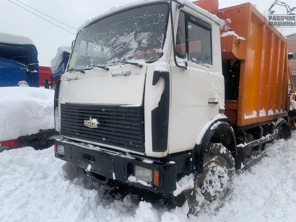 Мусоровоз Москоммаш БМ-7028