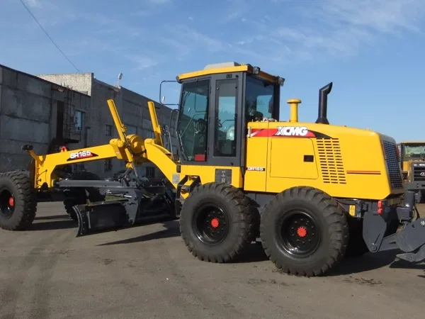 Автогрейдер XCMG GR165