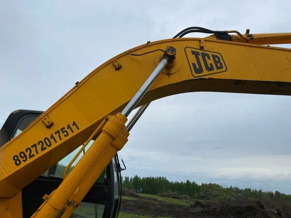 Гусеничный экскаватор JCB JS220
