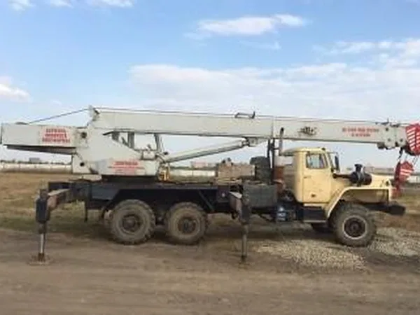 Автокран Челябинец КС-45721 на шасси УРАЛ