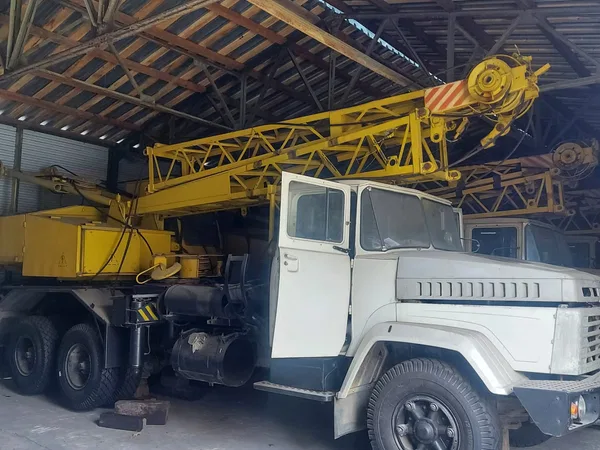 Автокран Ивановец КС-4562 на шасси КрАЗ 250