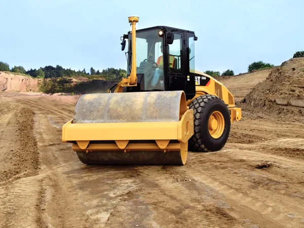 Грунтовый каток Caterpillar CS56