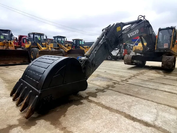 Гусеничный экскаватор Volvo EC290B