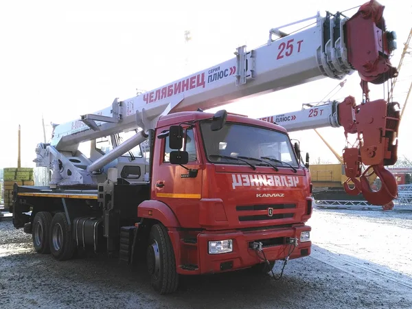 Автокран Челябинец КС-55732-28 на шасси КамАЗ