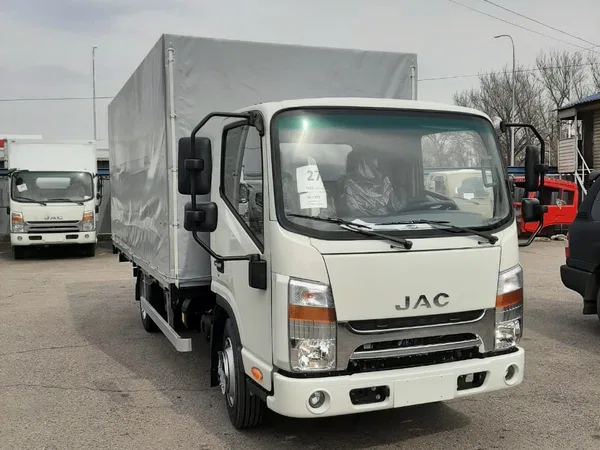 Тентованный автомобиль JAC N56