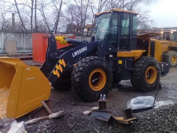 Фронтальный погрузчик XCMG LW550RU