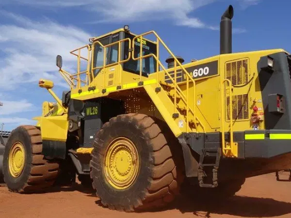 Фронтальный погрузчик Komatsu WA600-6