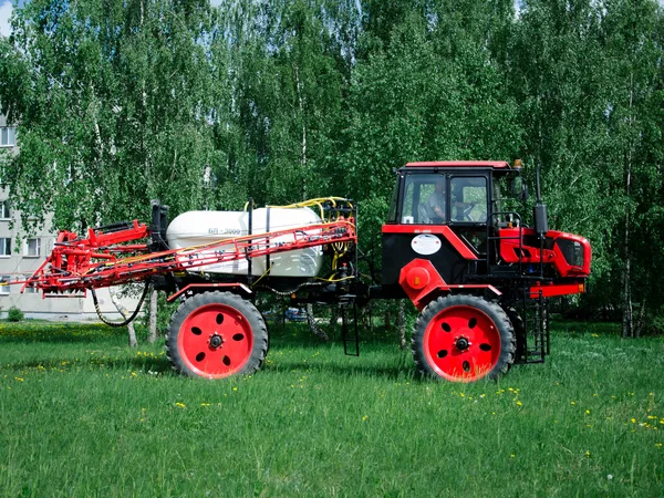 Самоходный опрыскиватель БЛЮМИНГ БЛ-3000 (4х2)