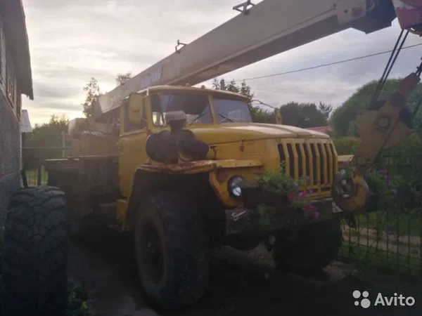 Автокран УРАЛ 5557