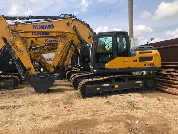 Гусеничный экскаватор XCMG XE180DH