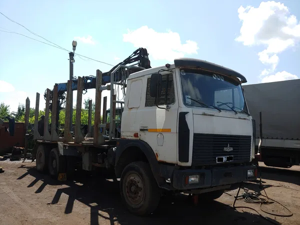 Сортиментовоз МАЗ 6303 А8 1328 с КМУ М75-04
