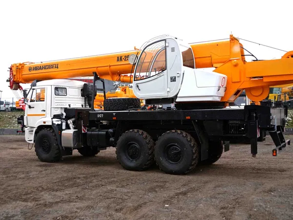 Автокран Ивановец КС-45717К-3Р на шасси КамАЗ 43118