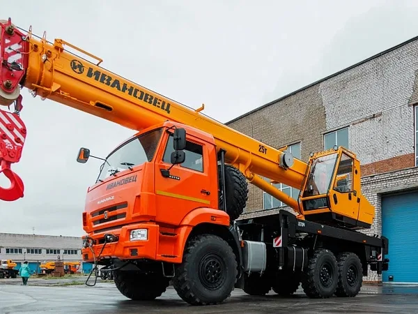 Автокран Ивановец КС-45717К-3В на шасси КамАЗ 43118