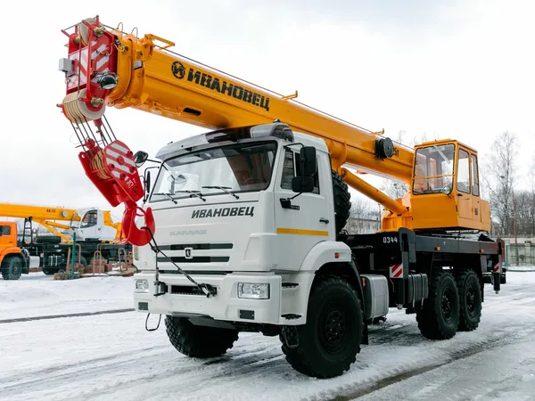 Автокран Ивановец КС-45717К-3Р на шасси КамАЗ 43118