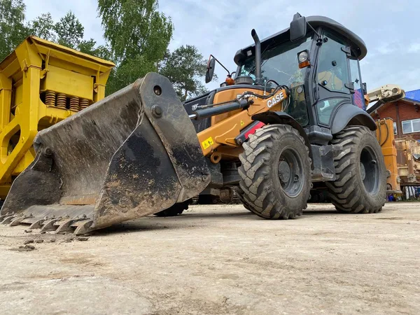 Экскаватор-погрузчик CASE 570 ST