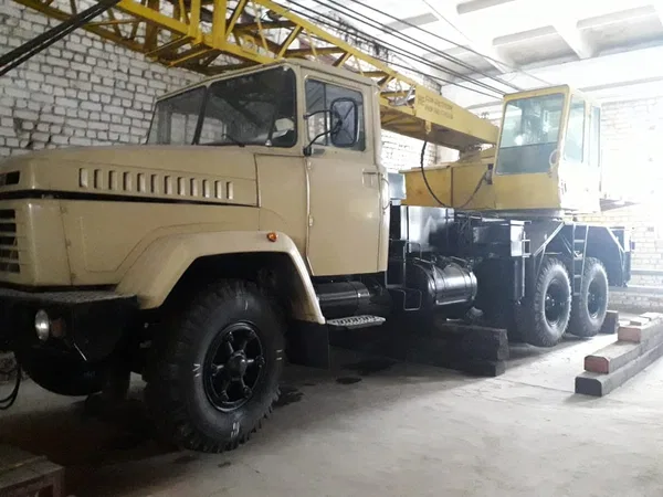 Автокран Ивановец КС-4562 на шасси КрАЗ 250