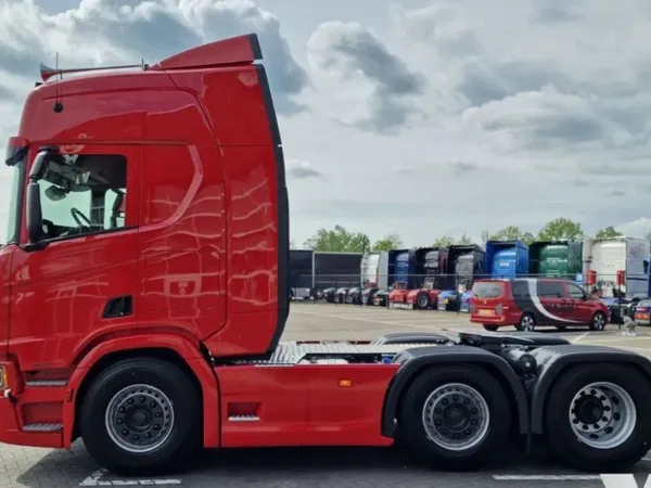 Седельный тягач Scania R560