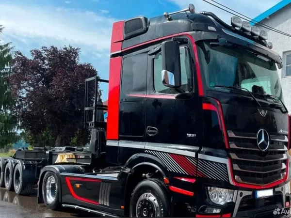 Седельный тягач Mercedes-Benz Actros 1851