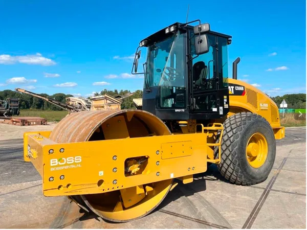 Грунтовый каток Caterpillar CS64B