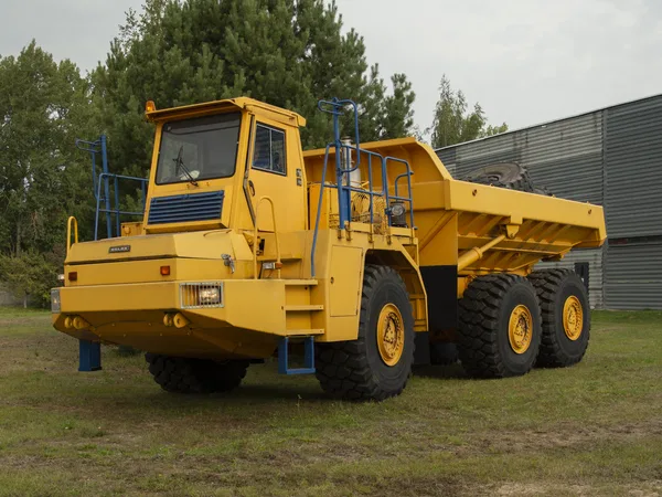 Сочлененный самосвал Белаз 75281