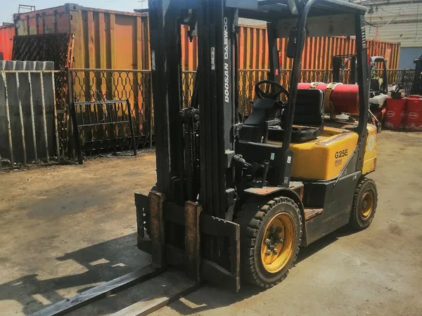 Вилочный погрузчик Doosan G25E-3