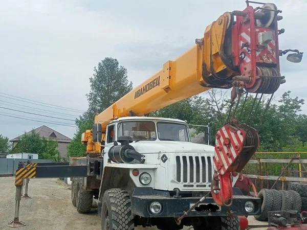 Автокран Ивановец КС-45717-1Р на шасси УРАЛ 4320