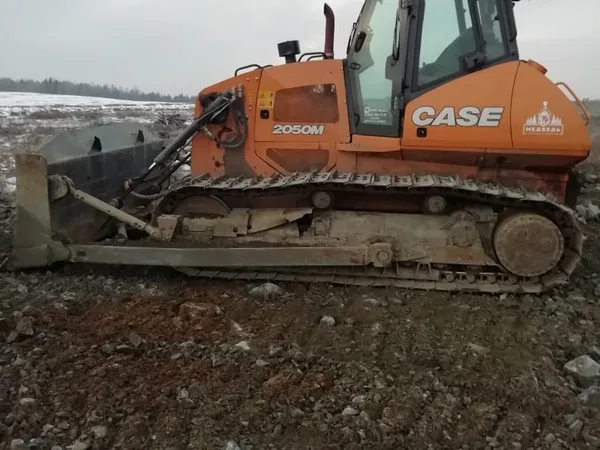 Гусеничный бульдозер CASE 2050M