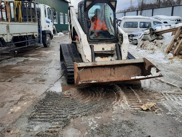Гусеничный мини-погрузчик Bobcat T300