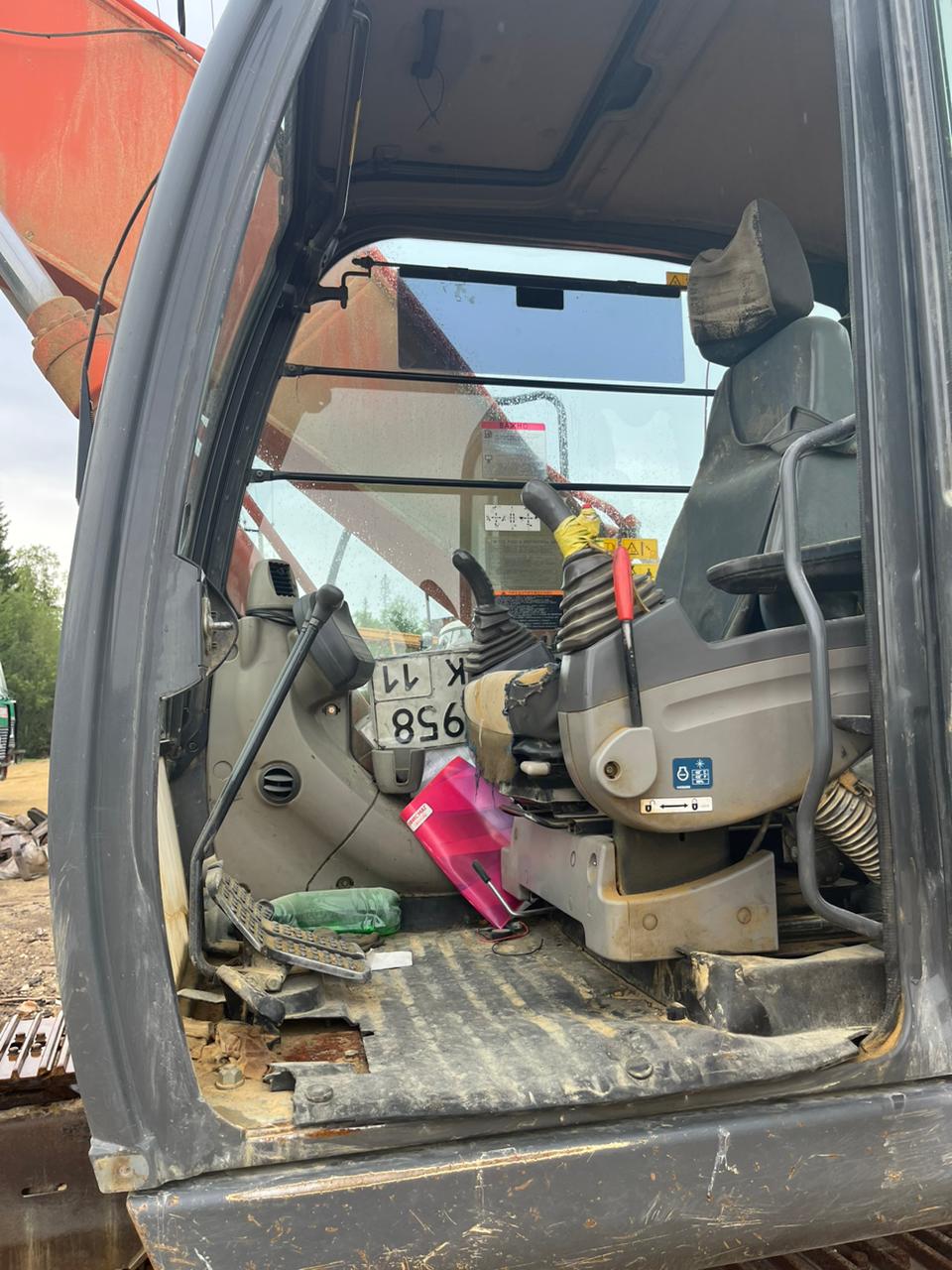 Гусеничный экскаватор Hitachi ZX200-3