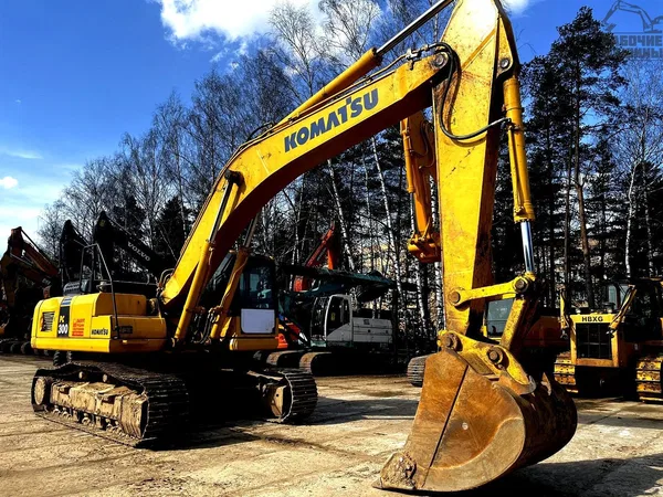 Гусеничный экскаватор Komatsu PC300-8M0
