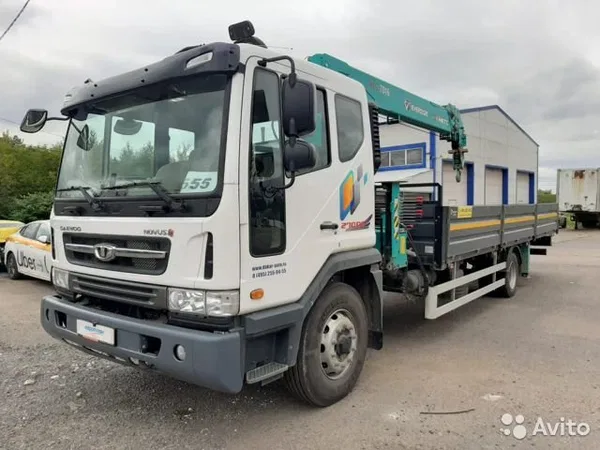Бортовой грузовик с КМУ Daewoo Novus