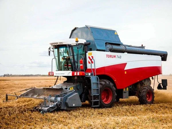Зерноуборочный комбайн Ростсельмаш TORUM 740