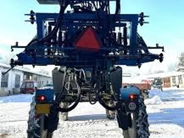 Самоходный опрыскиватель Berthoud Raptor 4240
